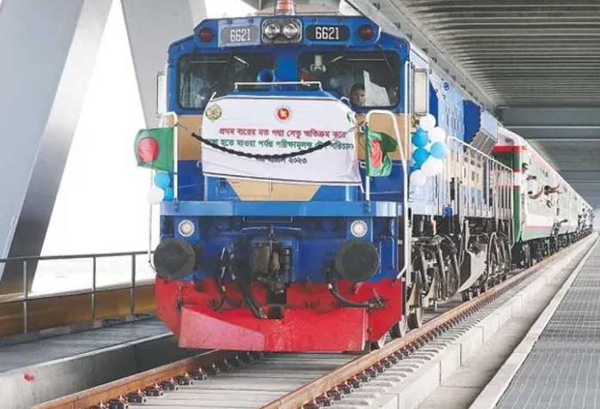 পদ্মা সেতু হয়ে ভাঙ্গা ছুটে গেল প্রথম ট্রেন 